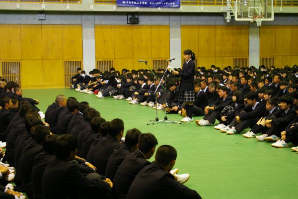 対面式 生徒会 委員会紹介 部活動紹介が行われました 中央学院高等学校